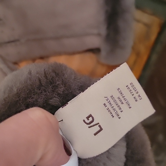 UGG Perforated shearling glove. Grey Sz: large Cold Weather Snow Boarding - Picture 6 of 13